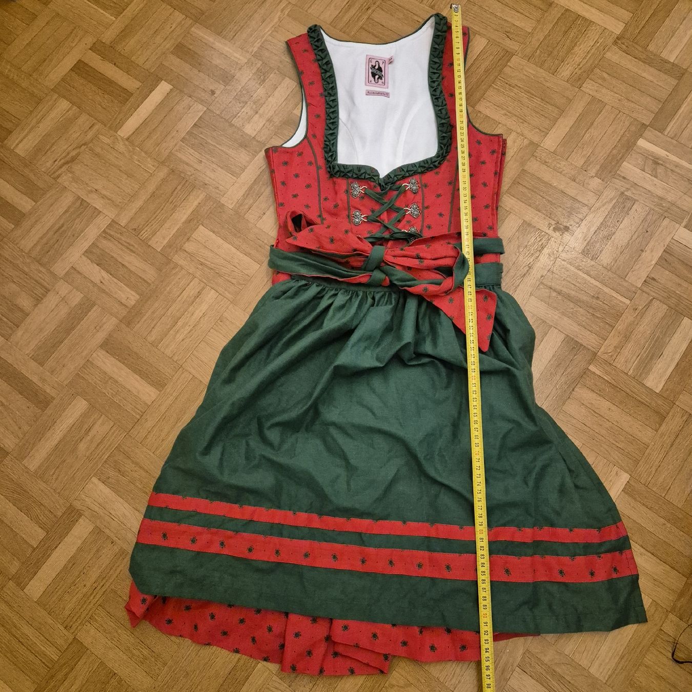 Kleider: Dirdl Köeid Gr 34, Hand Made – Gebraucht aus Münchenstein von yes_l59n