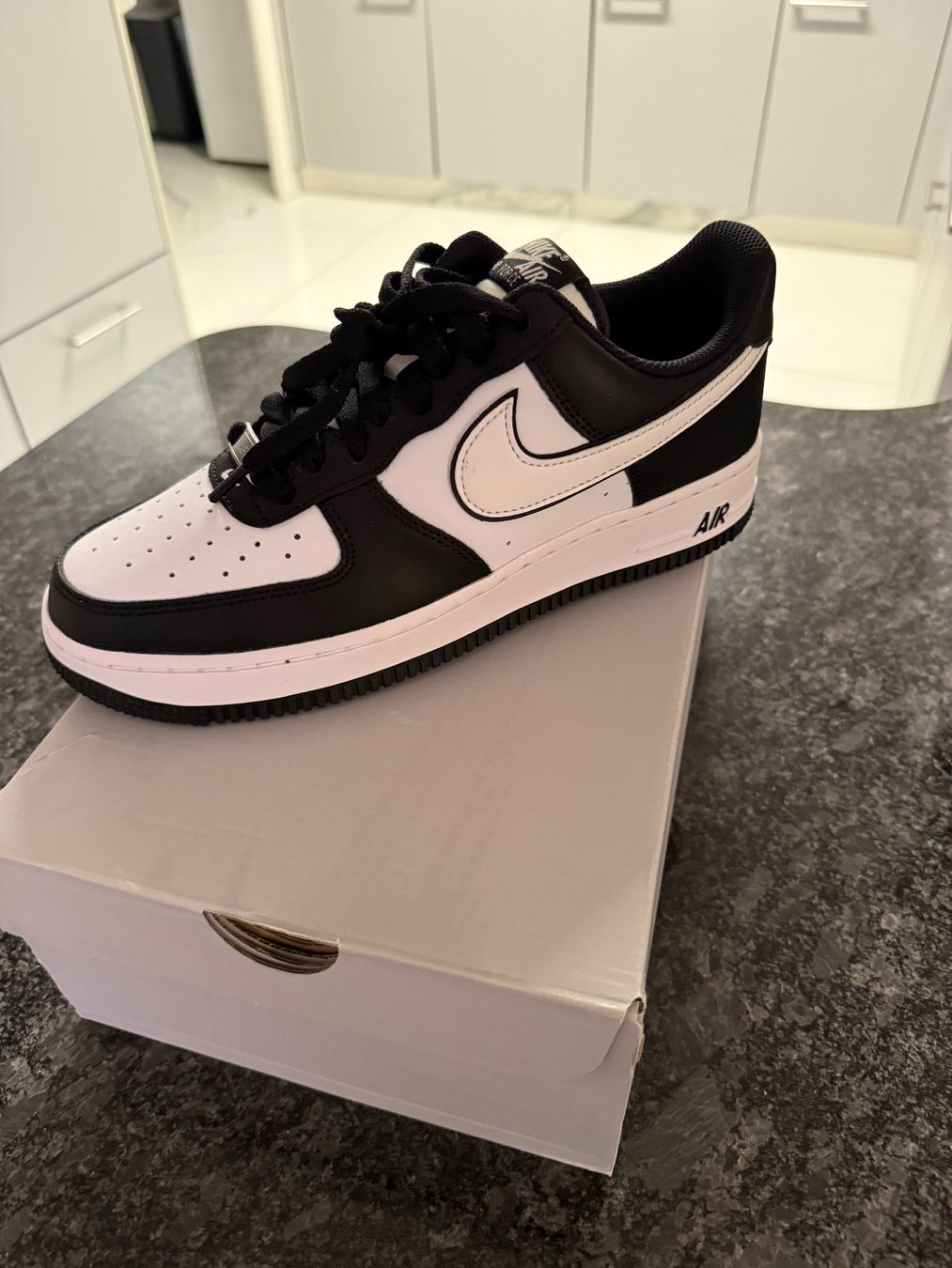 Scarpe da uomo: Nike Air Force 1 Panda Gr. 41 – Nuovo e nell'imballaggio originale da Volketswil venduto da DekoShop24 3