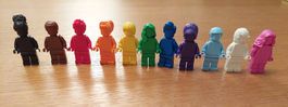 LEGO 11 Figuren diverse Farben. Regenbogen bunt. Pride