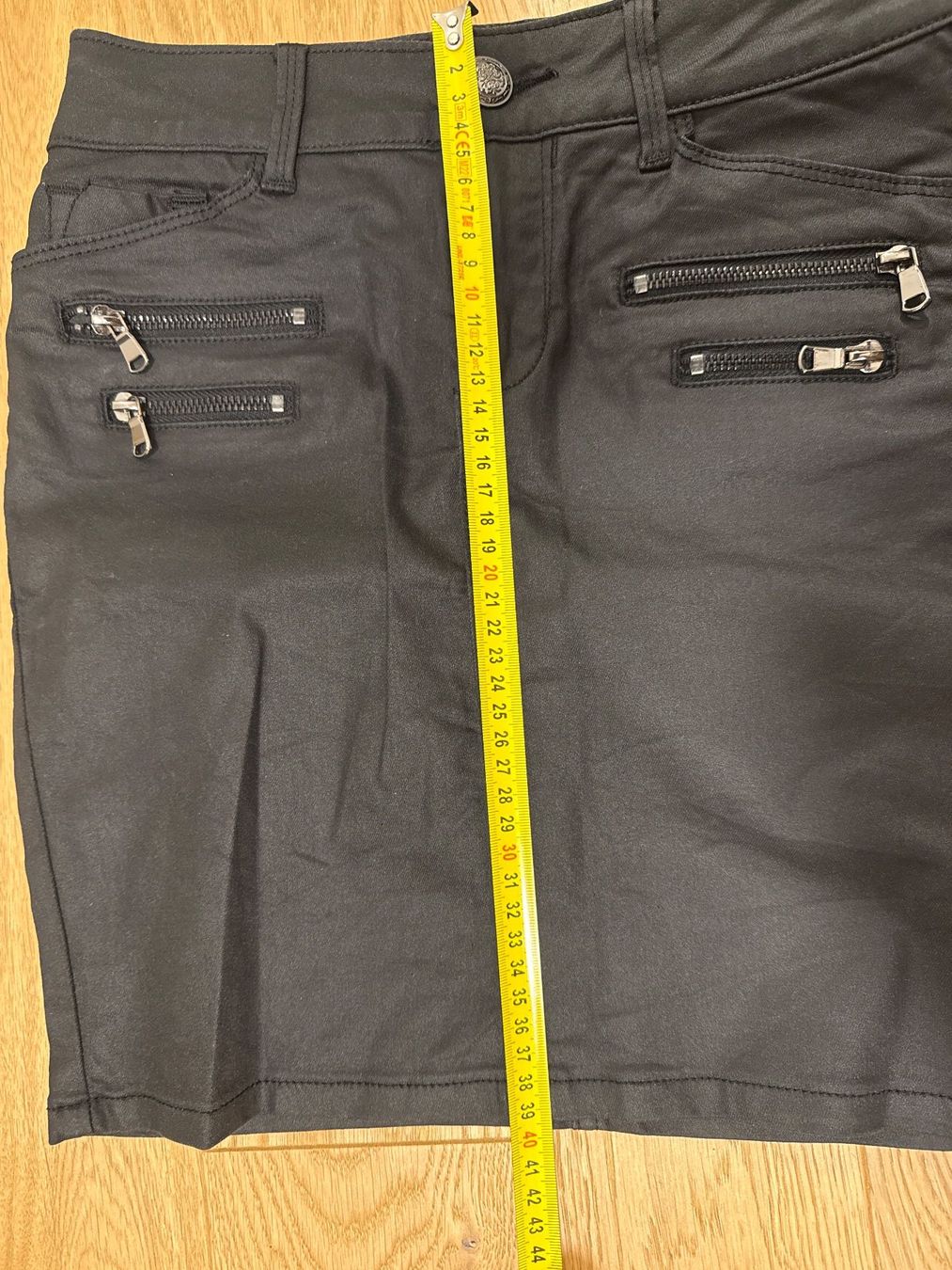 Morgan Gonne: Schwarzer Minirock von Morgan  Gr.34 – Usato da Schönenwerd venduto da d.chiara 5