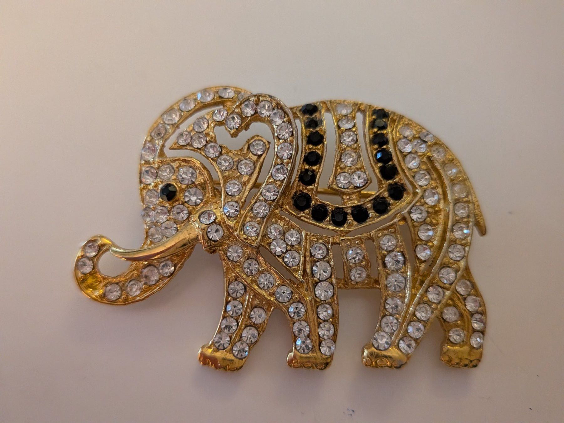 Broschen & Nadeln: Grosse Brosche Elefant – Gebraucht aus Emmen von magelan