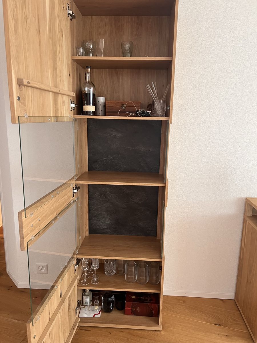 Wohnzimmerschrank Eiche Massiv Glas Türen (Gebraucht) in Niederrohrdorf für CHF 580 – nur Abholung auf Ricardo kaufen