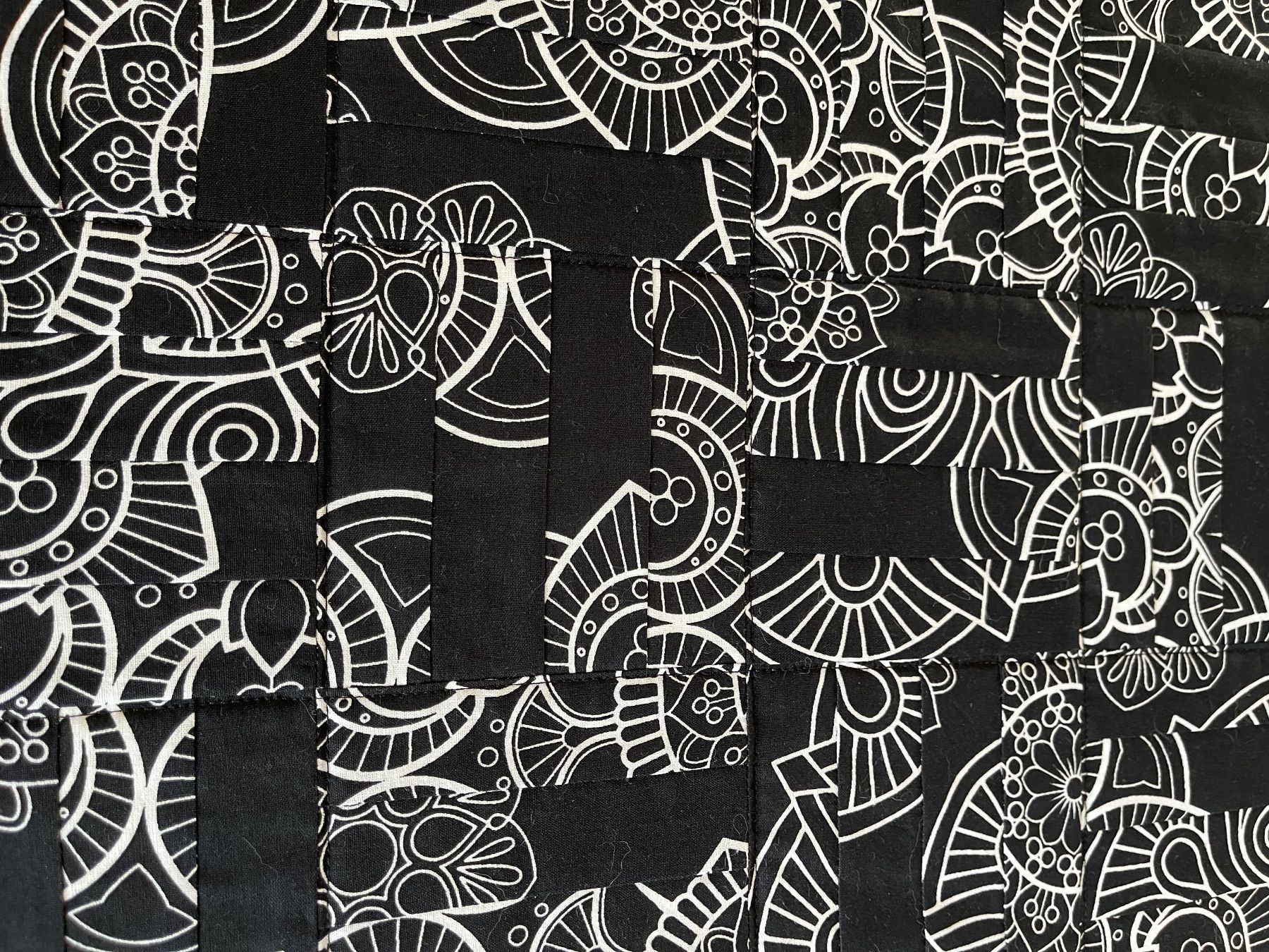 Tutte le decorazioni: Patchwork-Quilt Handmade – Nuovo (secondo la descrizione) da La Chaux-de-Fonds venduto da NathalieM07 1
