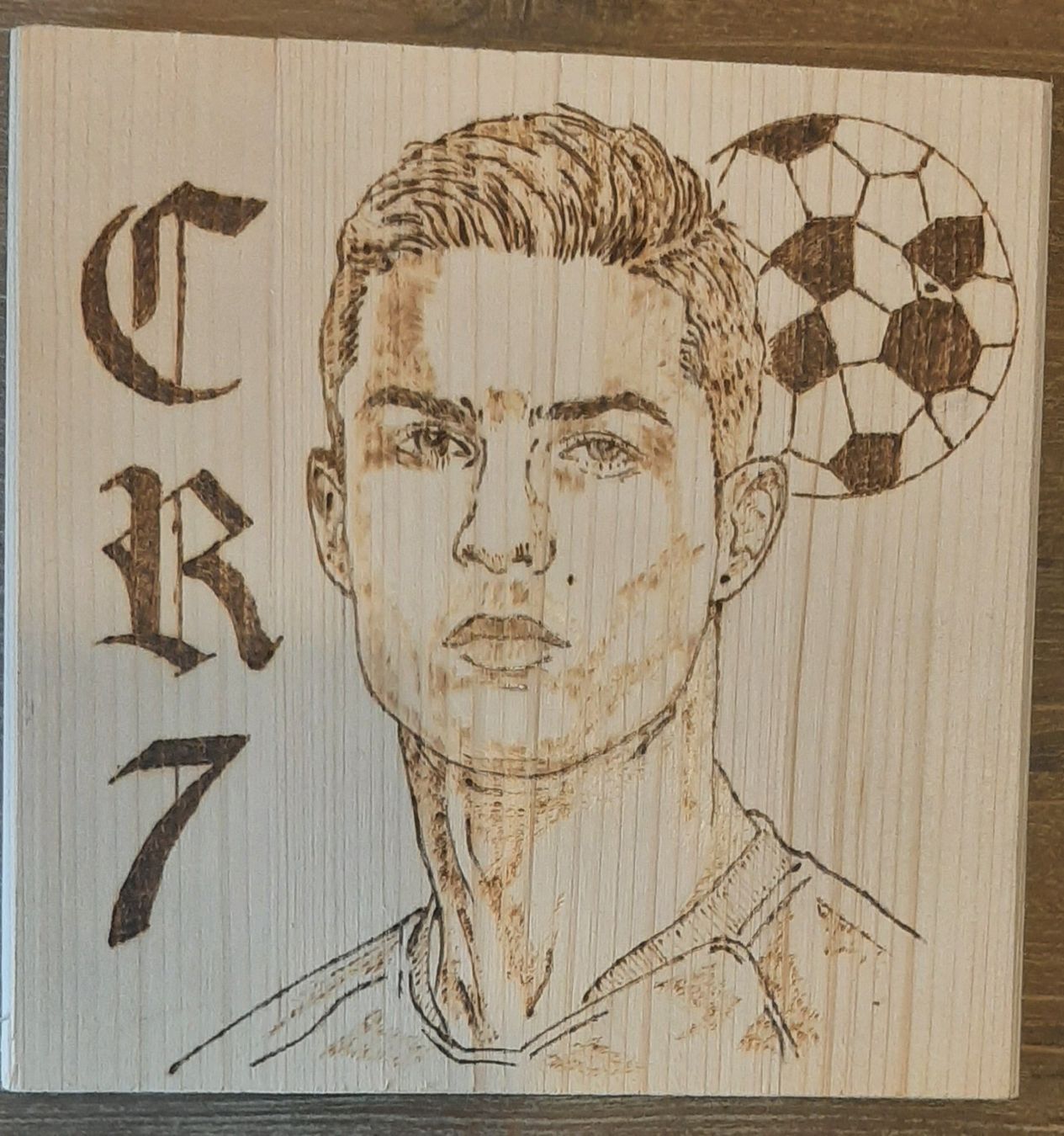 Articoli in legno: Ronaldo – Nuovo (secondo la descrizione) da Seewen SZ venduto da EK-CH-65