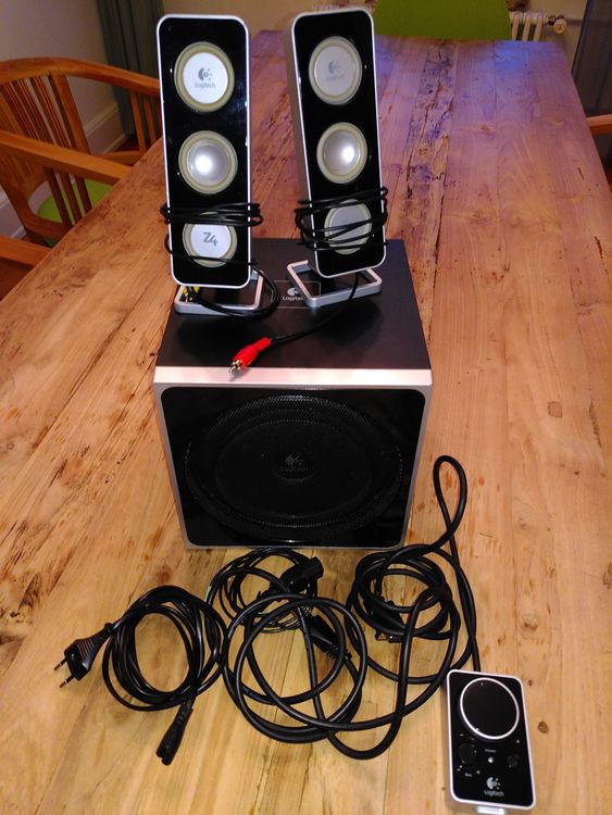 Logitech Z4 Boxensystem 2.1, 40 Watt RMS (2x 8.5 W, 1x 23 W) (Gebraucht ...