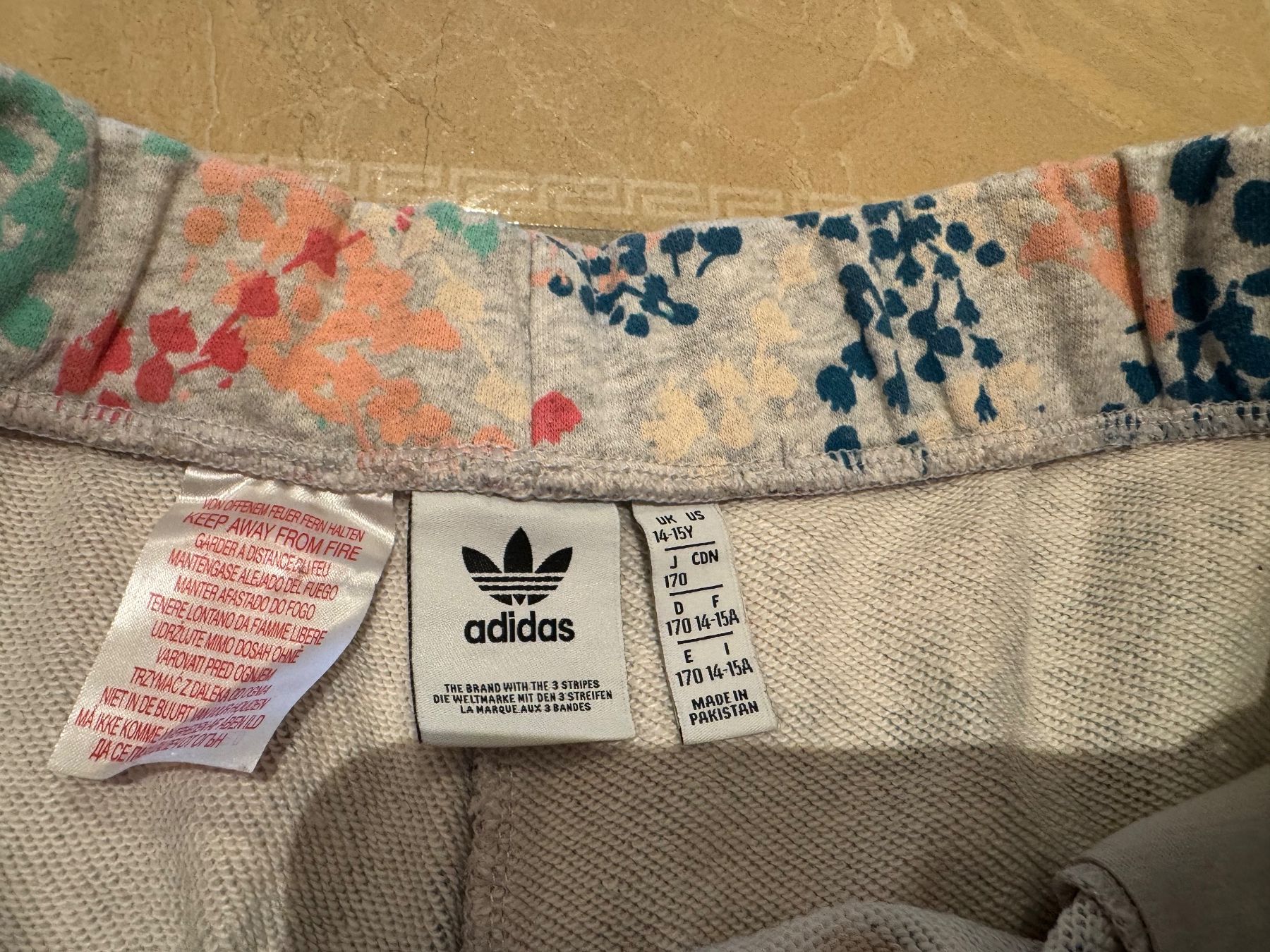 Adidas Hosen: Adidas neue Shorts, 16J 170 / oder Damen S – Neu (gemäss Beschreibung) aus Klingnau von Markus14 2