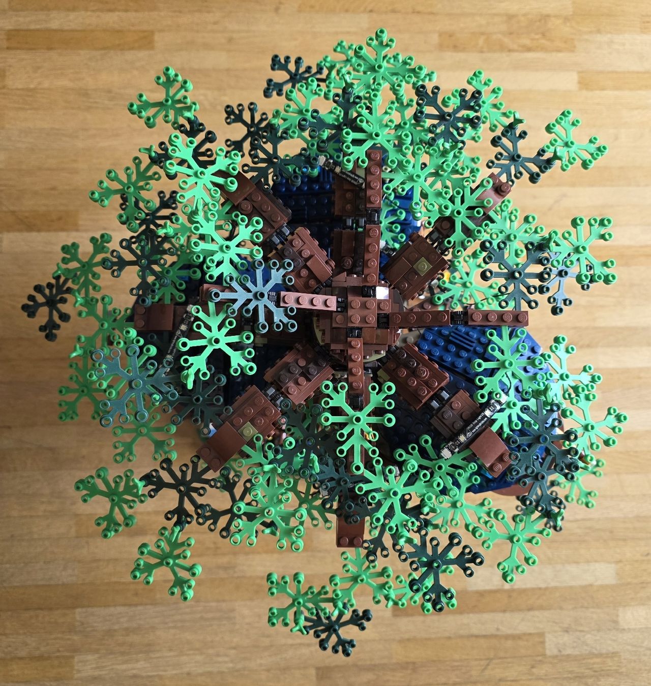 Lego Baukästen: LEGO Ideas Baumhaus 21318 mit Beleuchtung – Gebraucht aus Basel von regnam 9