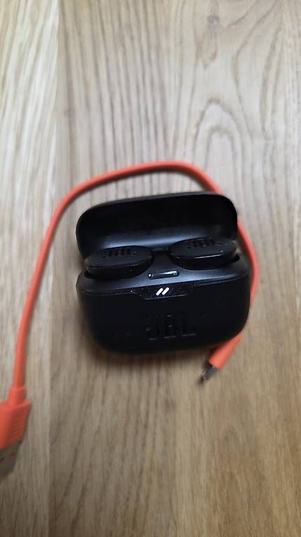 Cuffie: JBL Earbuds  – Usato da Bremgarten AG venduto da Manuela-S. 1