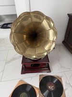 Antikes Trichtergrammophon