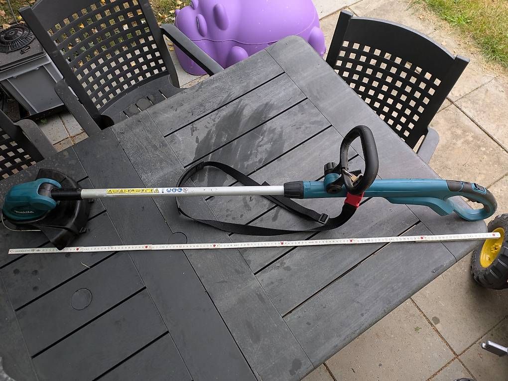 Makita Alle Maschinen: Débroussailleuse Coupe-herbe Makita – Gebraucht aus Pampigny von nic_575j