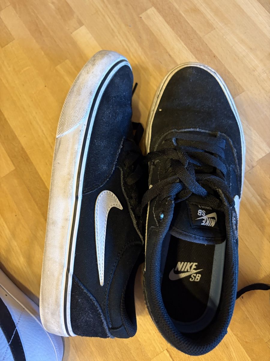Nike Scarpe da donna: Nike Schuhe Paket Volleyball Freizeit – Usato da filzbach venduto da 4fischli 3