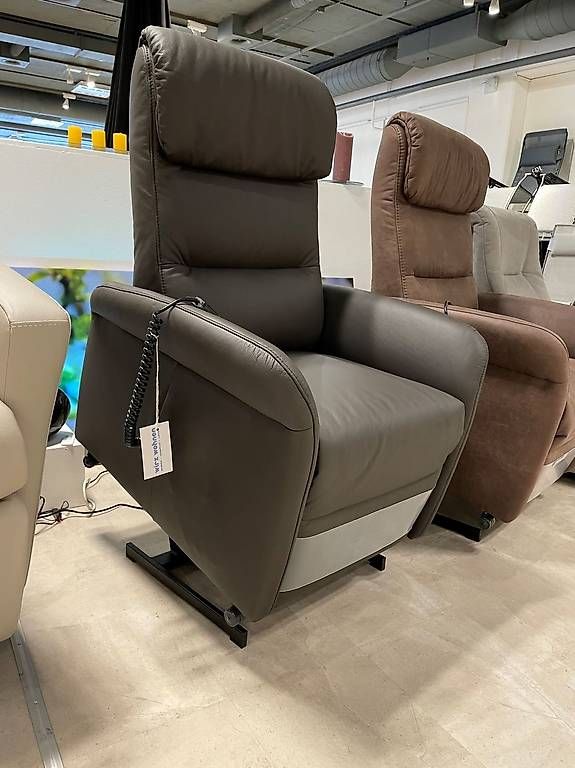 Poltrone: himolla Relaxsessel 9461 mit Aufstehhilfe – Usato da Volketswil venduto da wirzwohnen 3