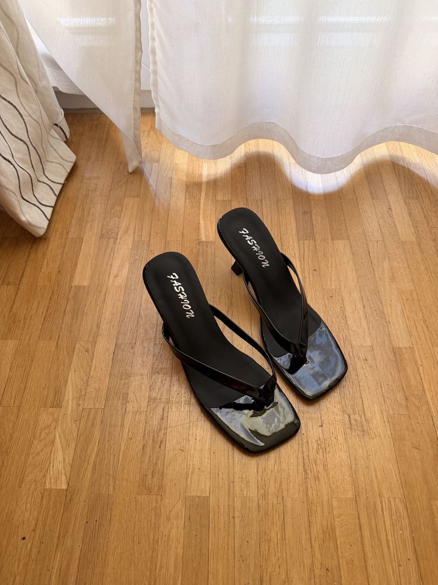 Scarpe da uomo: Escarpins tong noir  – Nuovo e nell'imballaggio originale da Le Lignon venduto da Ana2831 2