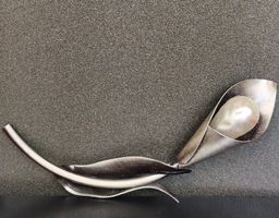 Vintage organisch geformte Brosche in Form einer Calla-Lilie