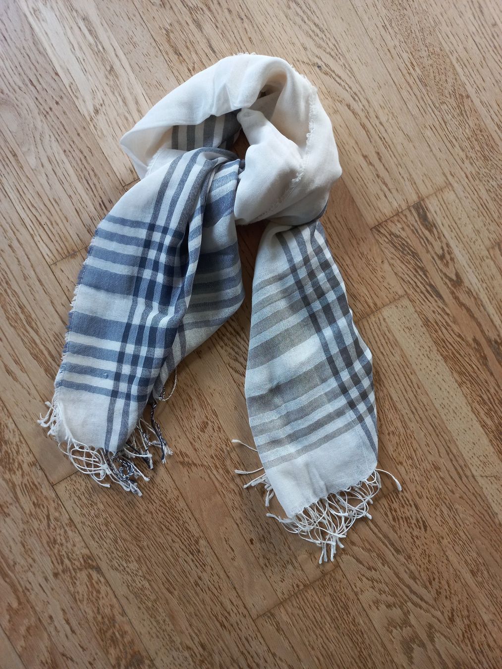 Foulard & Sciarpe: Edle Schals, neuwertig, 1 Stück möglich – Usato da Kaufdorf venduto da EdelmannPaPrintGmbH 3