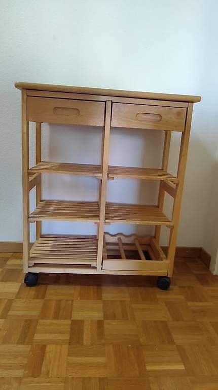 Étagères: Holzgestell mit Rollen – D'occasion à Langenthal par leila_lilu