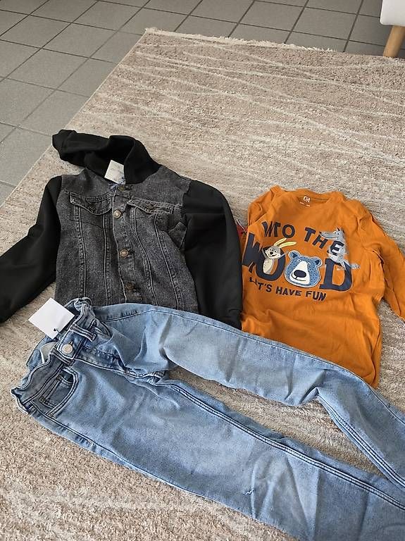 Lotti & Set di vestiti: Jungs kleider – Usato da Birmenstorf AG venduto da JenniferLopetrone