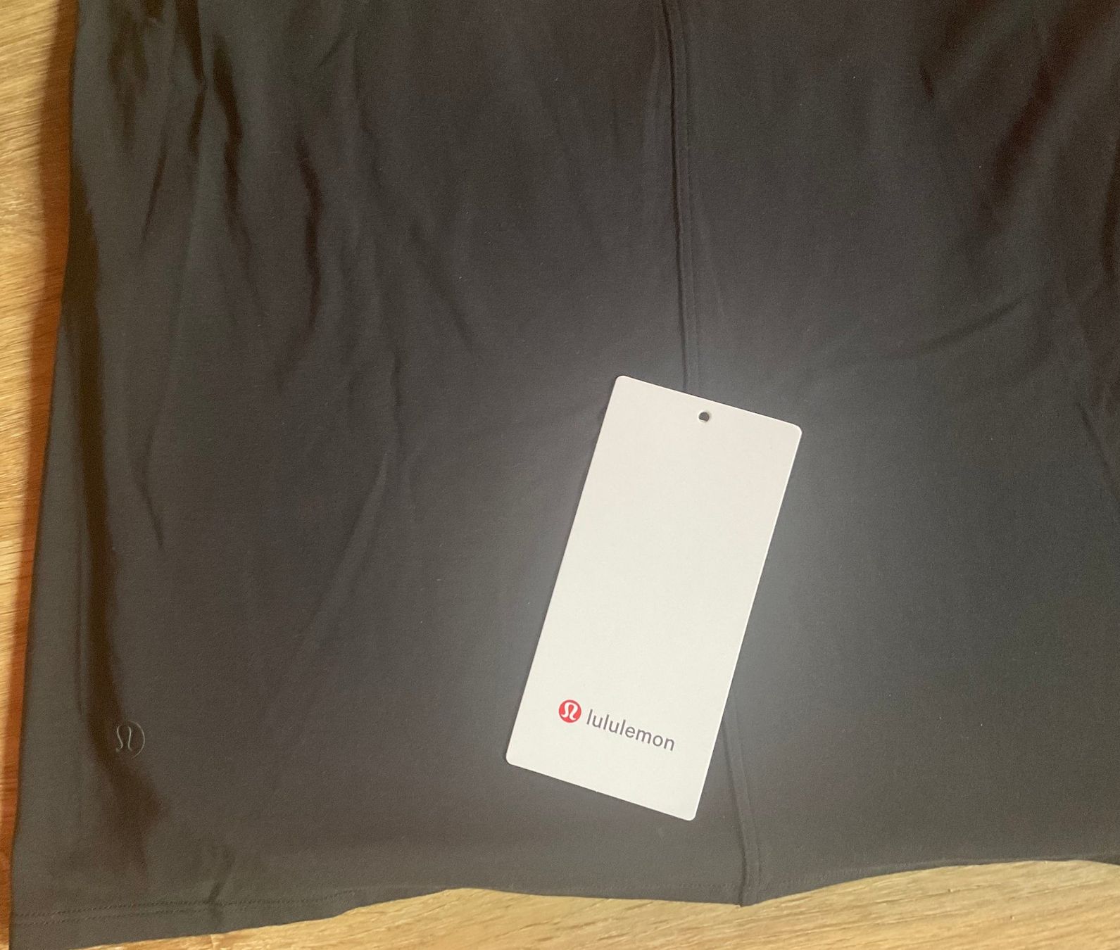 Lululemon Top: Lululemon Silk-Appeal Side-Slit Tank Top – Nuovo e nell'imballaggio originale da Wettingen venduto da Hbeluga 5