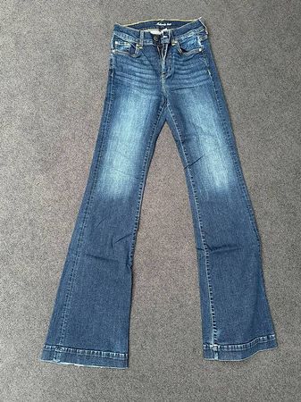 Modische Damen-Jeans Bootcut / Flared