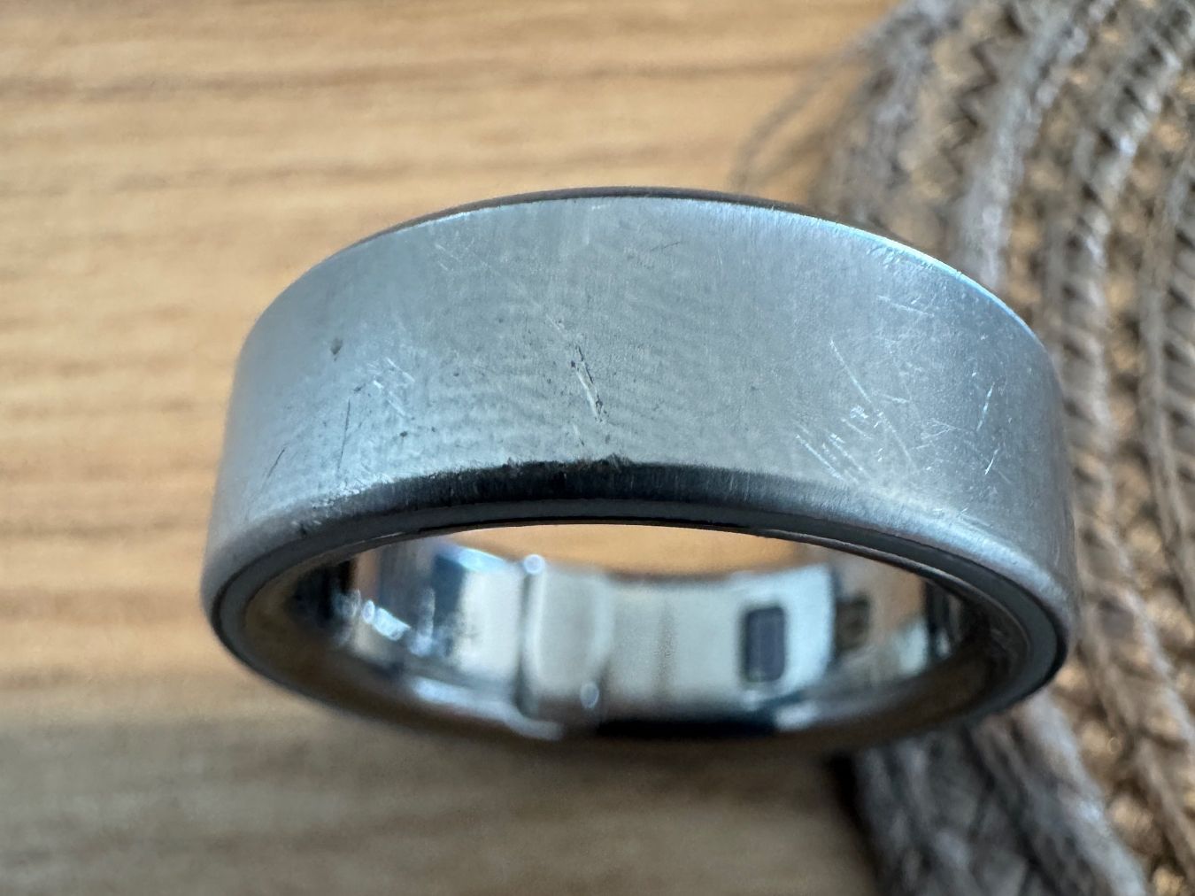 Oura Anelli: Oura Ring 4, brushed silver, size 10, mit Garantie – Usato da Basel venduto da robbasel 2
