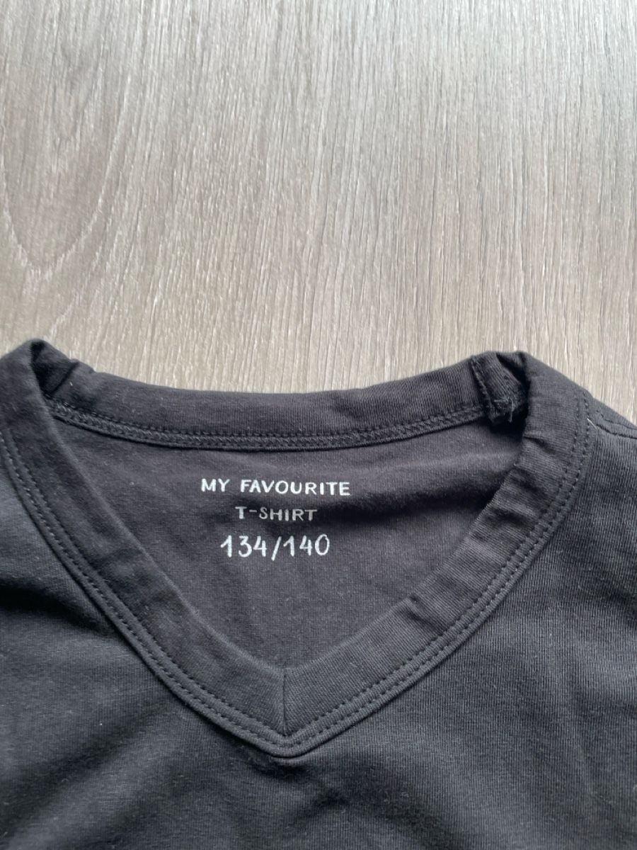 Camicie, T-shirt & Polo: Schwarzes Langarmshirt Gr. 134/140 - Neu – Nuovo (secondo la descrizione) da Biel/Bienne venduto da Bolagol9 1