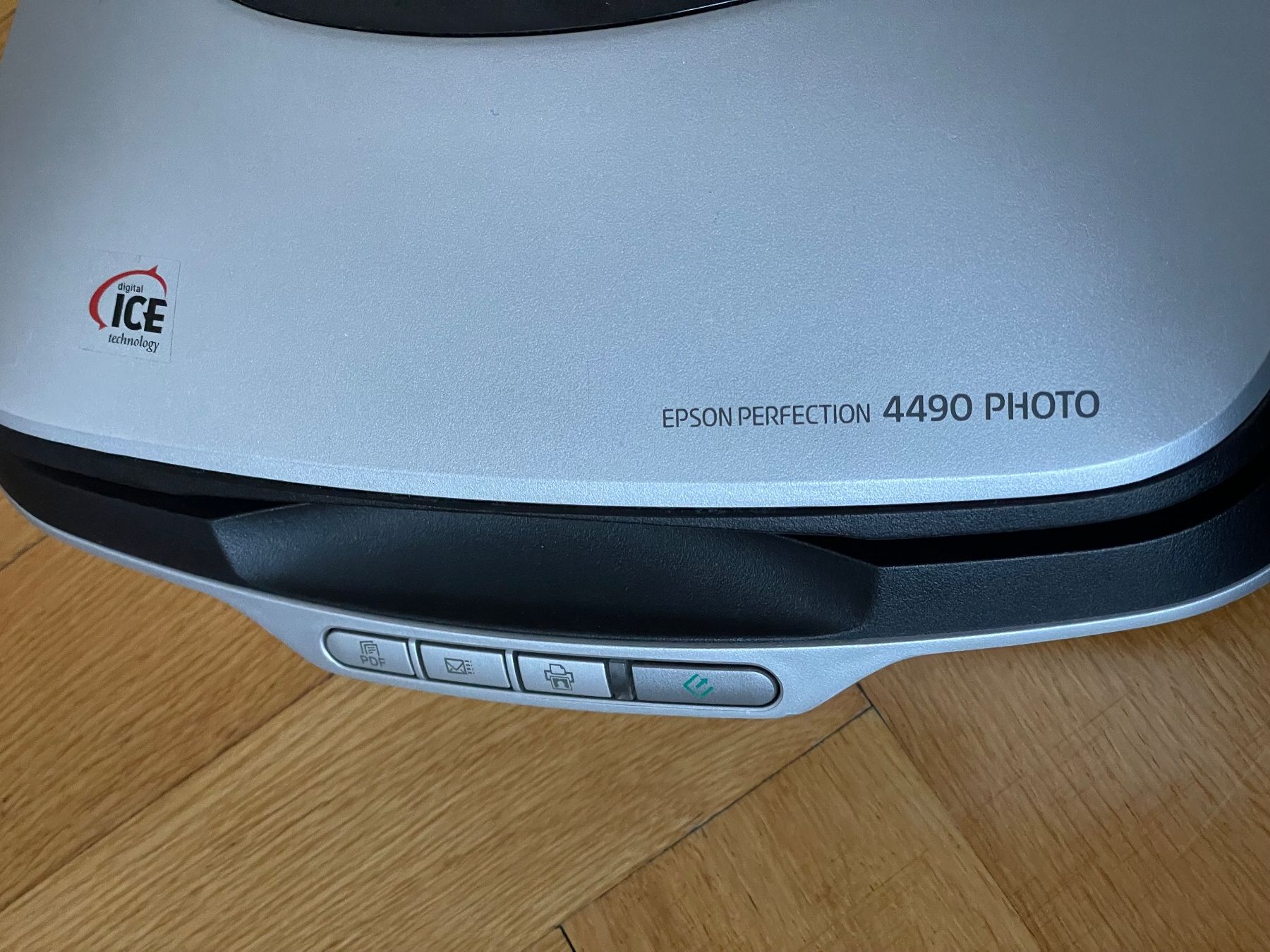 Foto & Immagini: Epson Perfection 4490 photo – Usato da Lausanne venduto da inf_kvz9 1