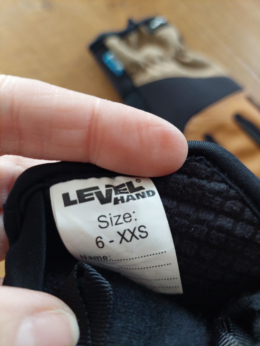 Handschuhe & Handstulpen: Level Handschuhe Gr. 6 – Gebraucht aus Schenkon von rausausdemhaus 2