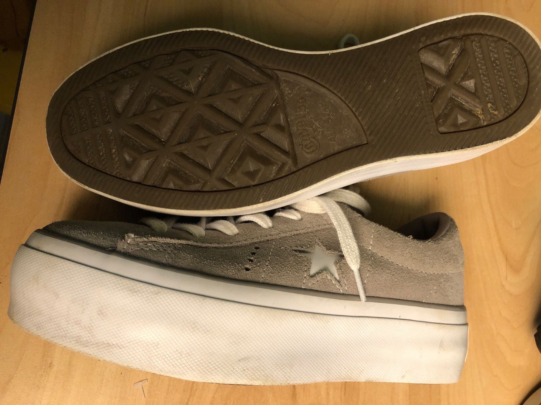 Chaussures filles: Neue Converse Schuhe Gr.35 – Neuf (Voir description) à Obergerlafingen par cabo4 2