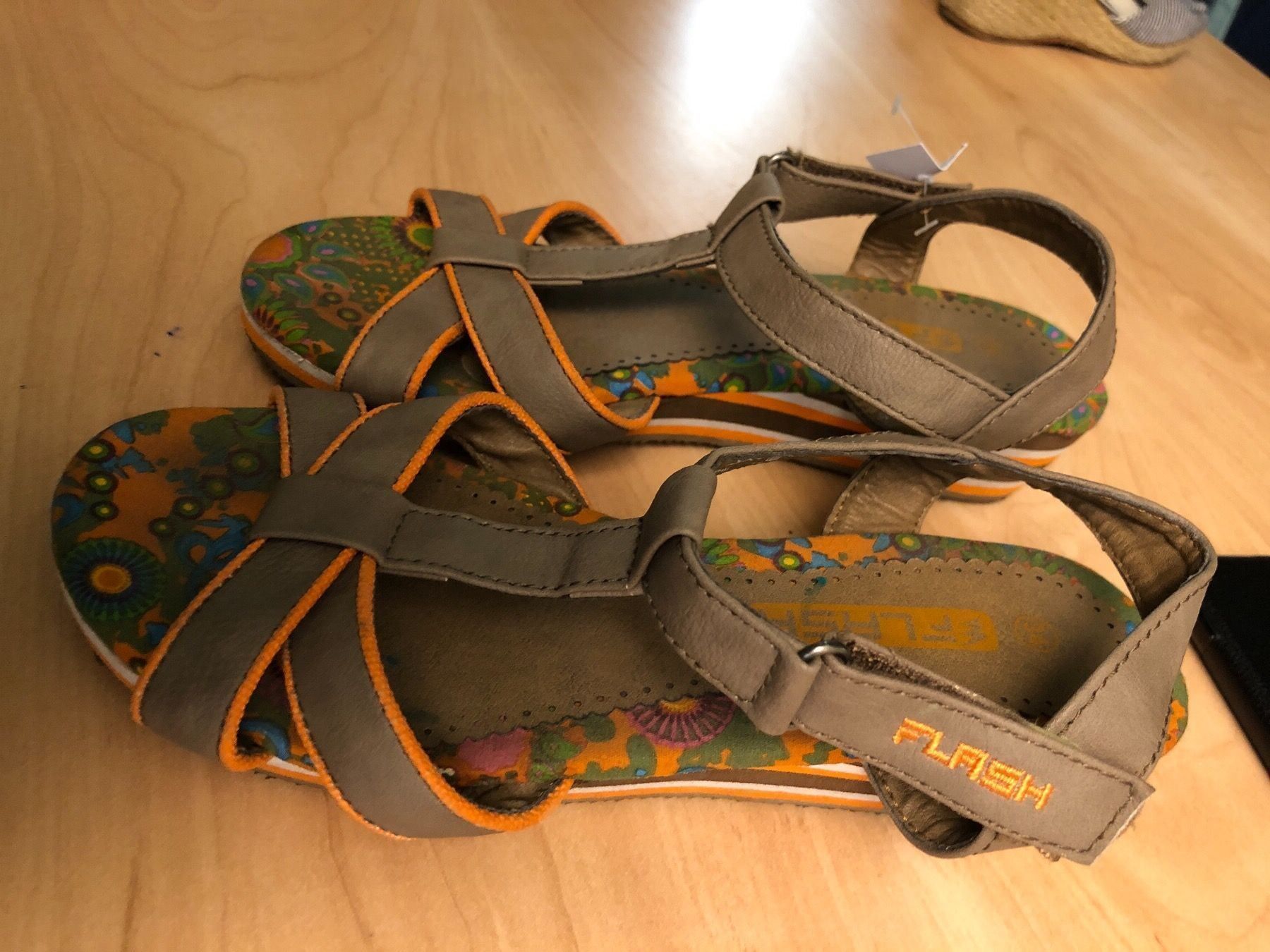 Chaussures filles: Flash Sandalen Gr.34 – D'occasion à Obergerlafingen par cabo4
