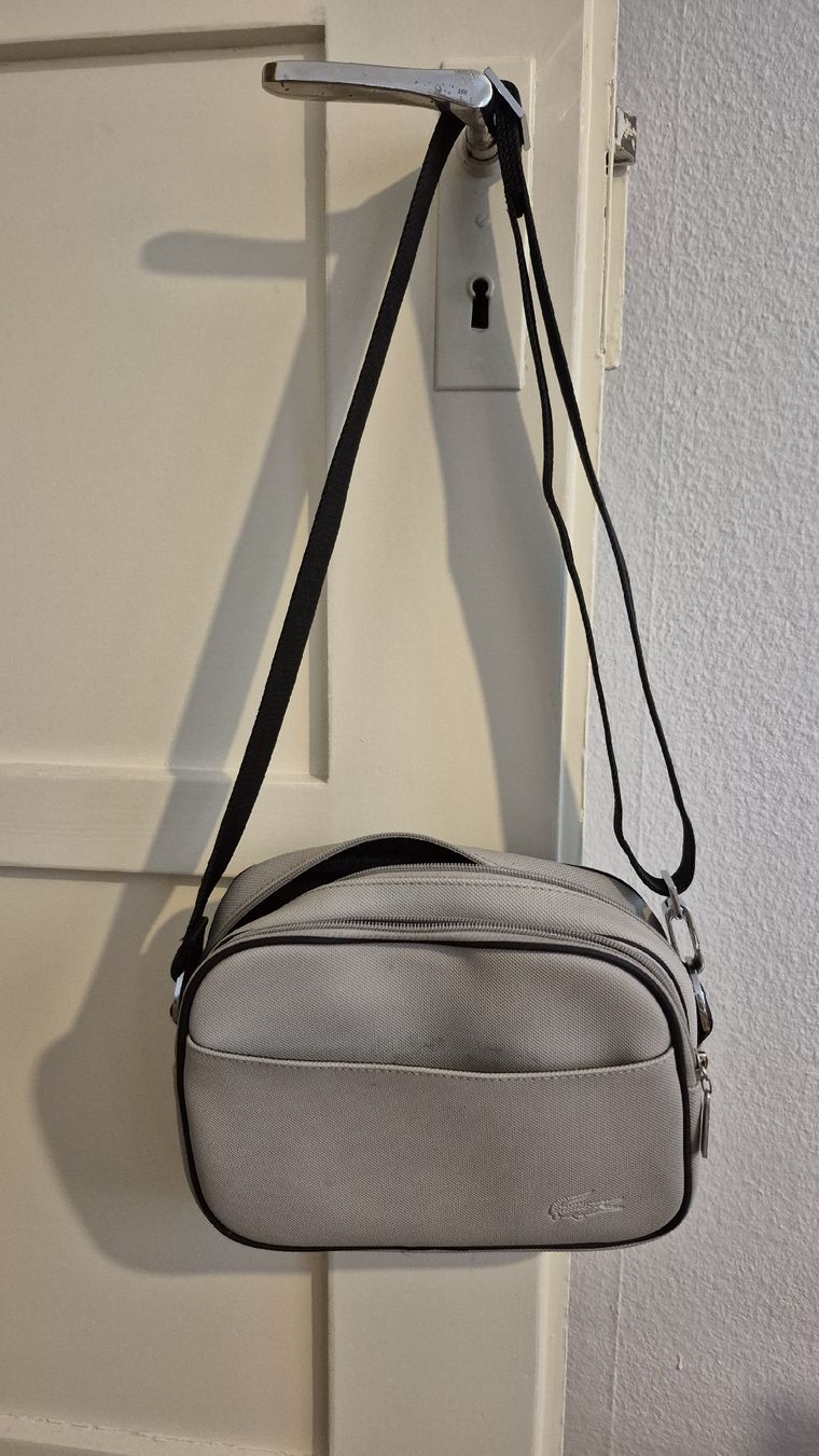 Lacoste Taschen: Lacoste Tasche – Gebraucht aus Zürich von Knauelrockerin