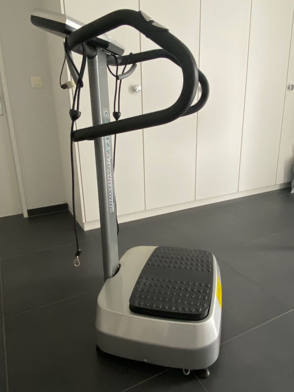 Dispositivi per massaggi: Massage Vibrationsmassegegerät – Usato da Näfels venduto da faruno 1