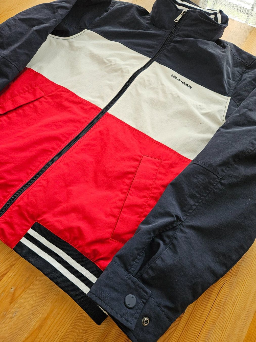 Tommy Hilfiger Jacken: Tommy Hilfiger Jacke Grösse M Übergangsjacke – Gebraucht aus Hägglingen von United-Village-Trade 1
