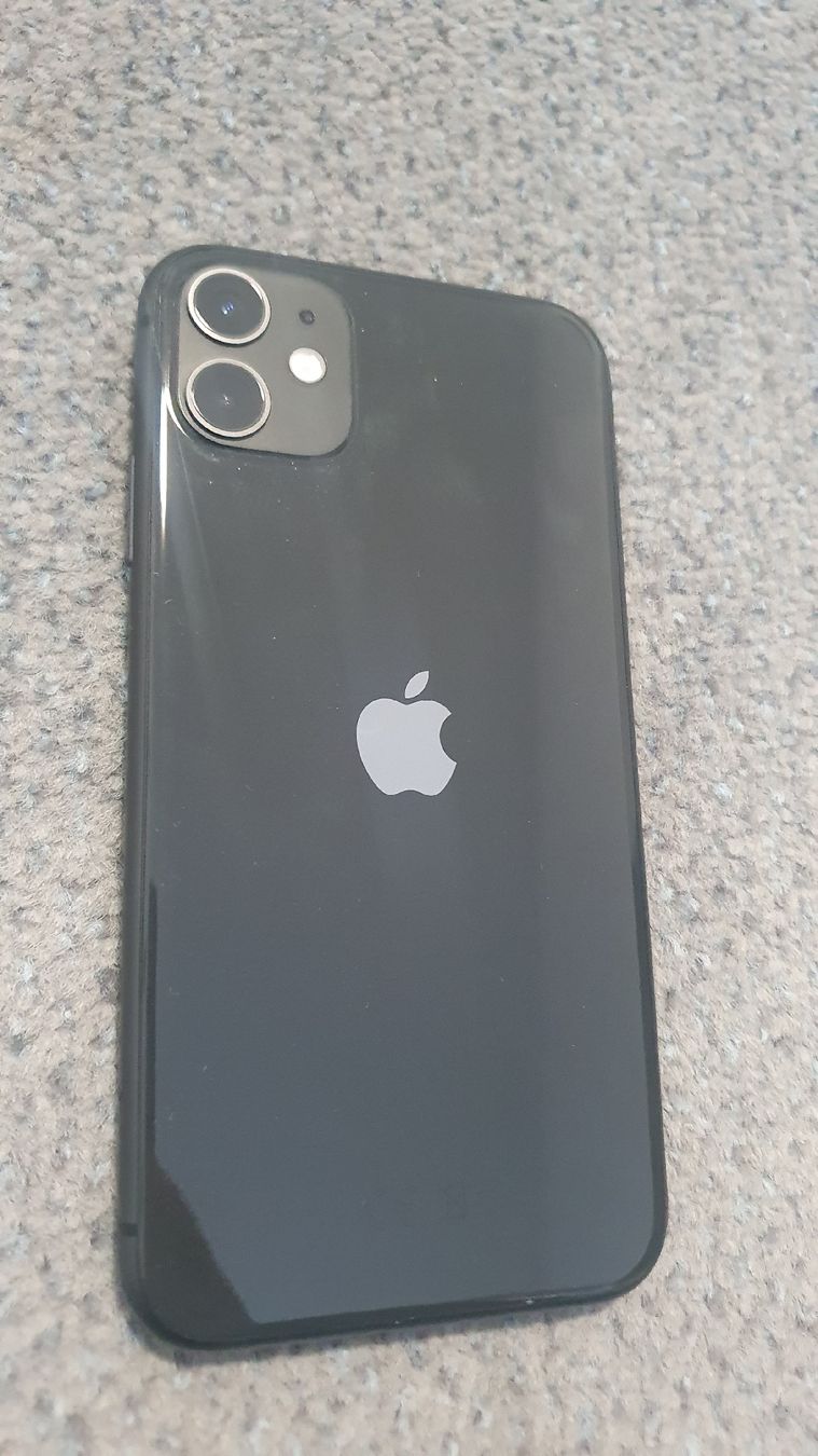 Apple Telefoni cellulari / Smartphones: iPone 11 128GB schwarz – Usato da Schindellegi venduto da tutti70