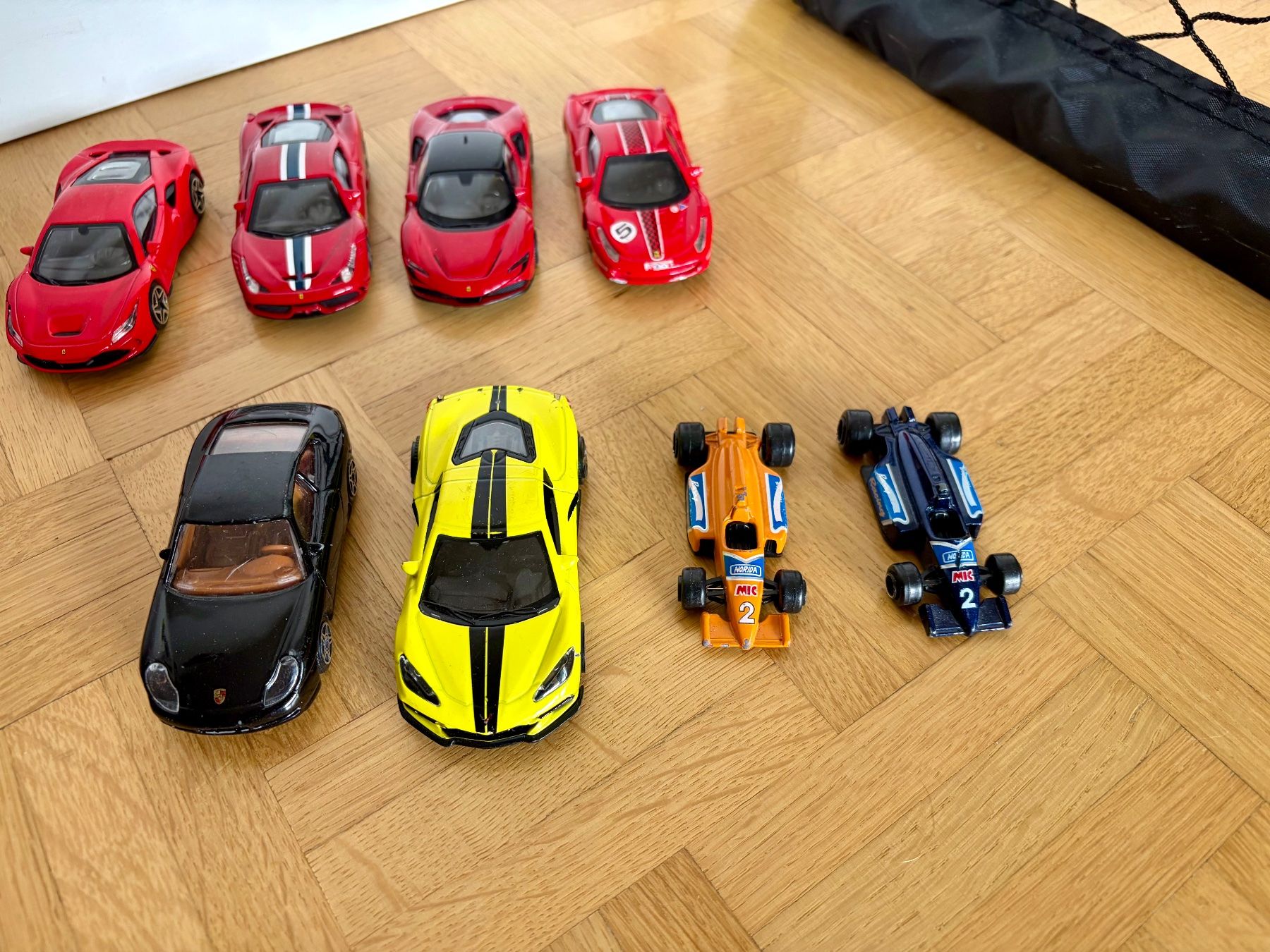 Spielzeuge: Ferrari Rennauto Spielzeug Set – Gebraucht aus Frauenfeld von cookies_and_cream 3