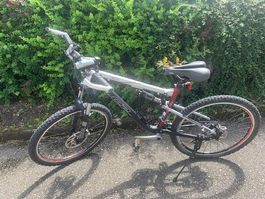 1 a Fully Mountainbike der Marke Concept C2 Swiss Designe