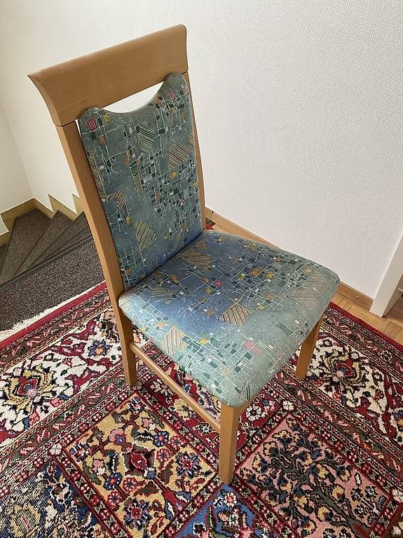 Stühle: Zwei Holzstühle mit Stoffbezug – Gebraucht aus Gränichen von Bubui 1