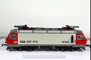 Märklin Modelleisenbahnen: Märklin SBB Lokomotive 3323 – Gebraucht aus Eschenbach von Alicekunst 4