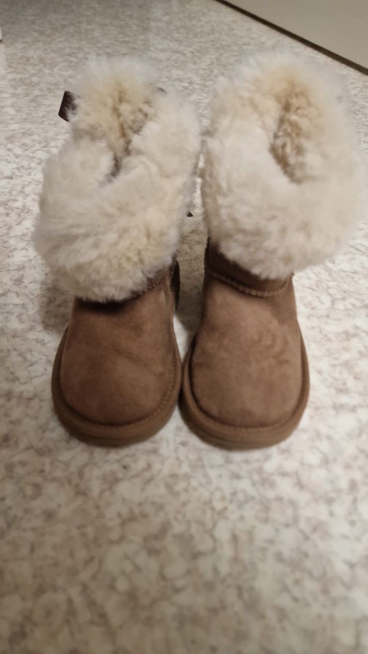 Ugg Scarpe per ragazze: UGG boots neuwertig gr. 25 – Usato da Seftigen venduto da G00 4