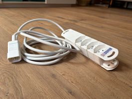 USV-Steckdosenleiste mit 4 Plätzen und Haftmagneten