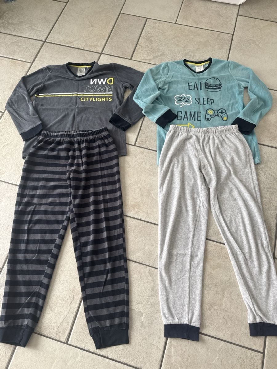 Pyjamas & Ähnliches: 2 Warmes Pyjama Gr.152 – Gebraucht aus Waltenschwil von lina-04 8
