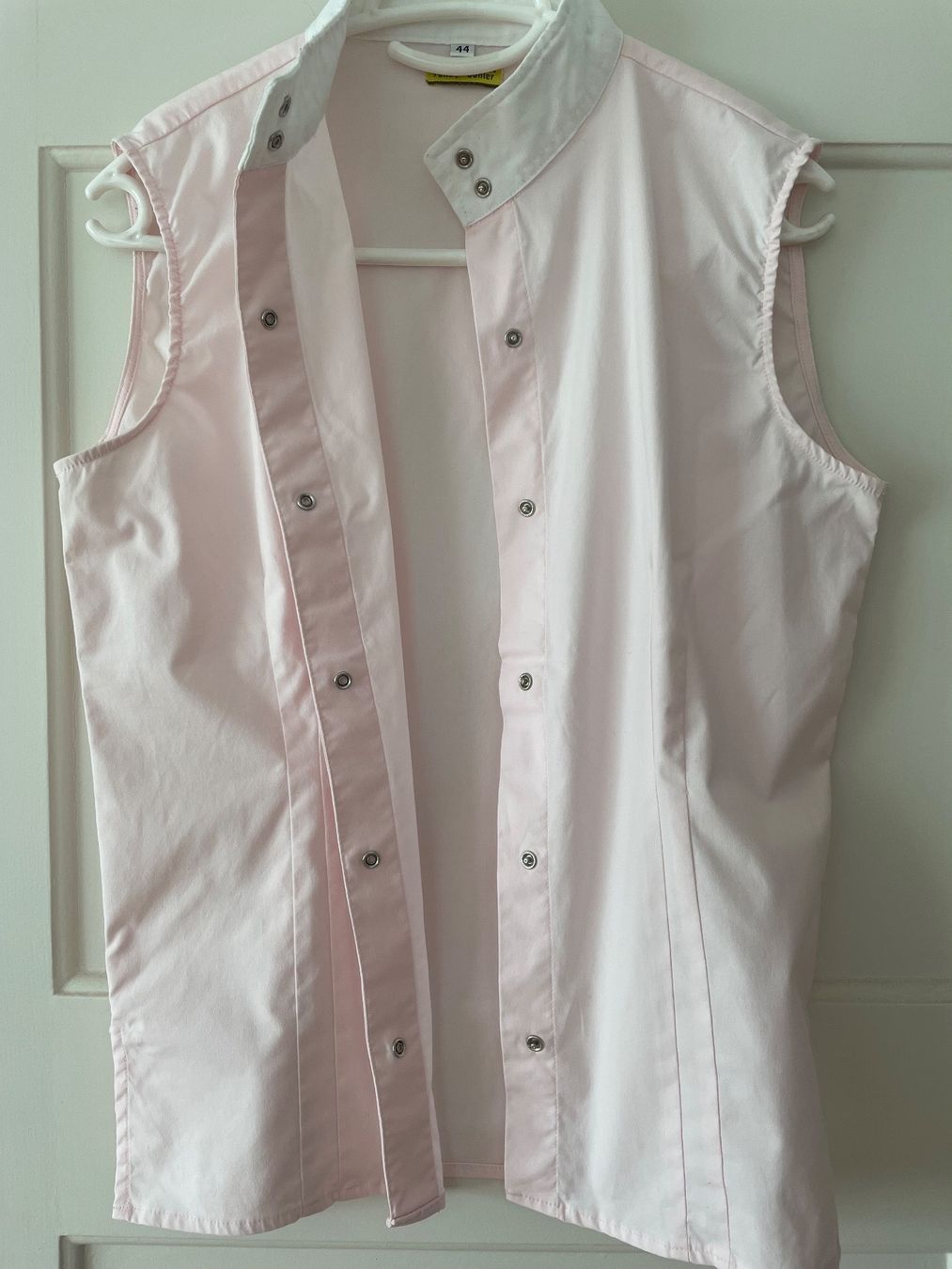 Chemisiers: Turnierbluse ohne Arm – D'occasion à Wiedlisbach par Lusco 1
