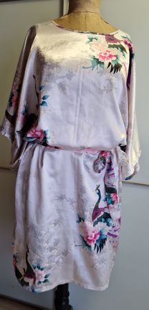 Elegantes Sommerkleid mit Pfauenmuster, Grösse 38