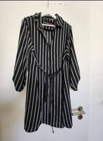 Schwarzes gestreiftes Blusenkleid Gr. 42, langarm