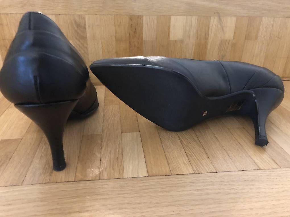 Scarpe da donna: Diverse Schuhe – Usato da Basel venduto da Sydney02 1