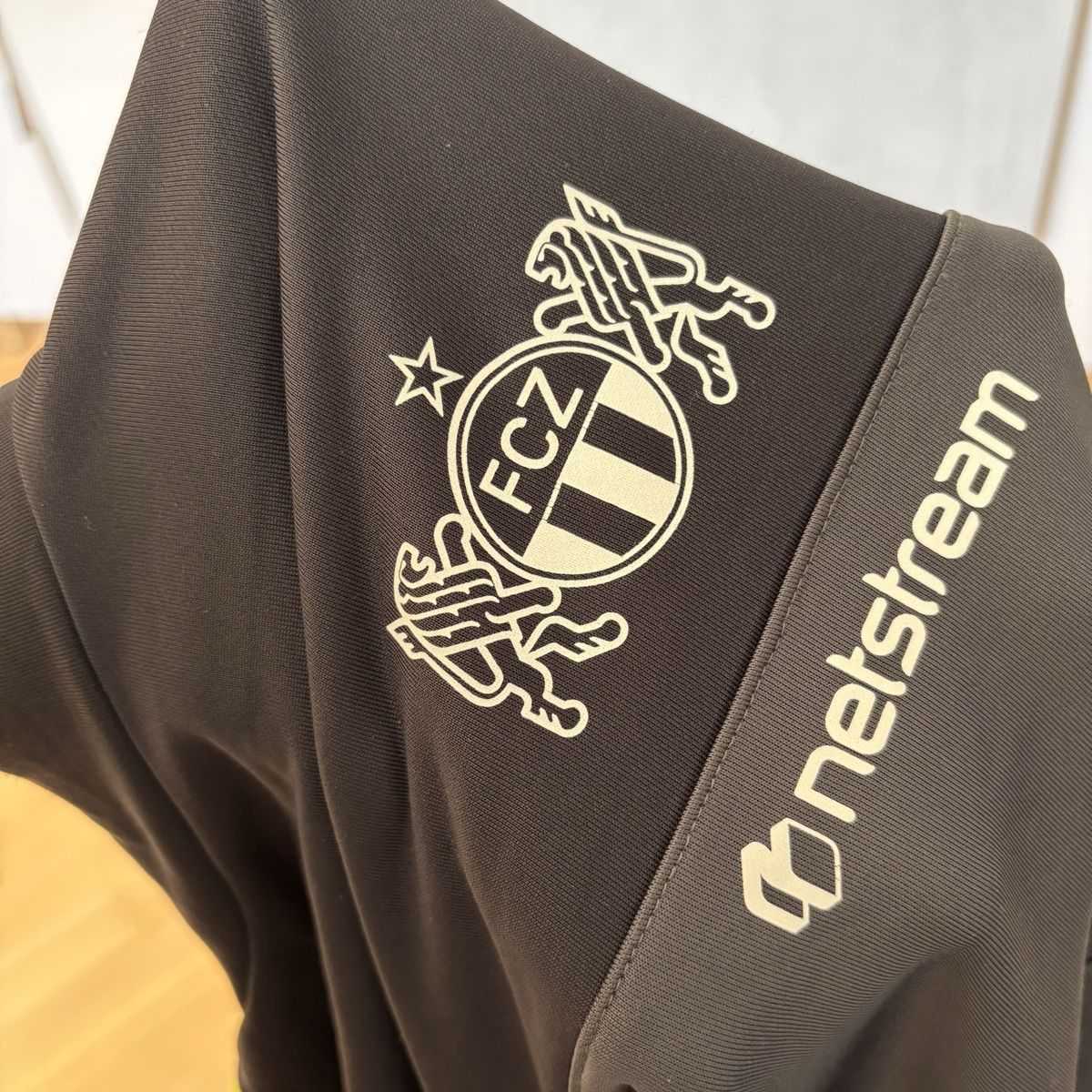 Nike Maillots de corps & Pantalons: Fc Zürich Nike Pullover Staff Only – D'occasion à Winterthur par LaBodega 6