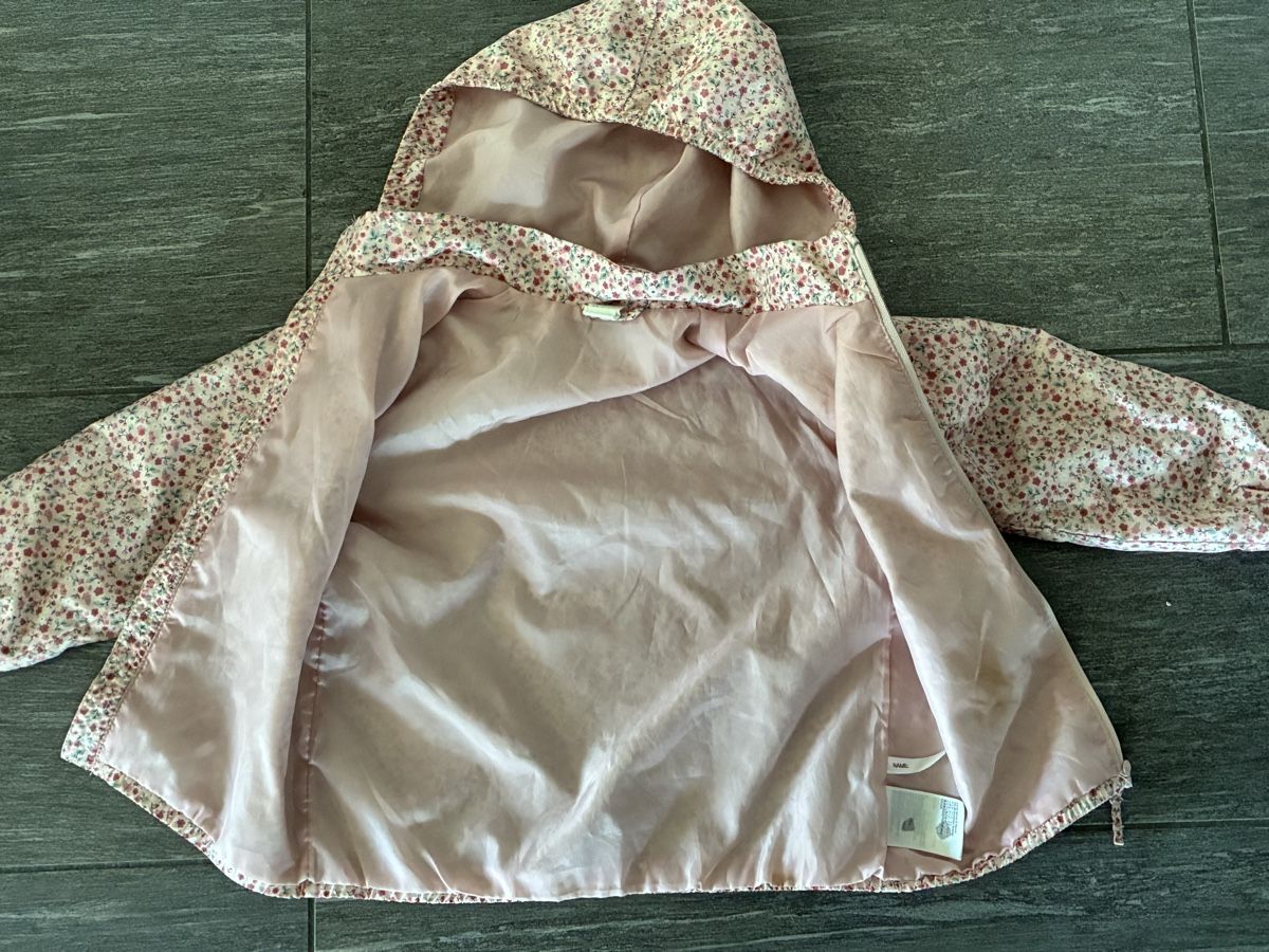 H&M Vestes & Manteaux: Regenjacke H&M Blumen Grösse 104 – D'occasion à Muhen par Sally203 1