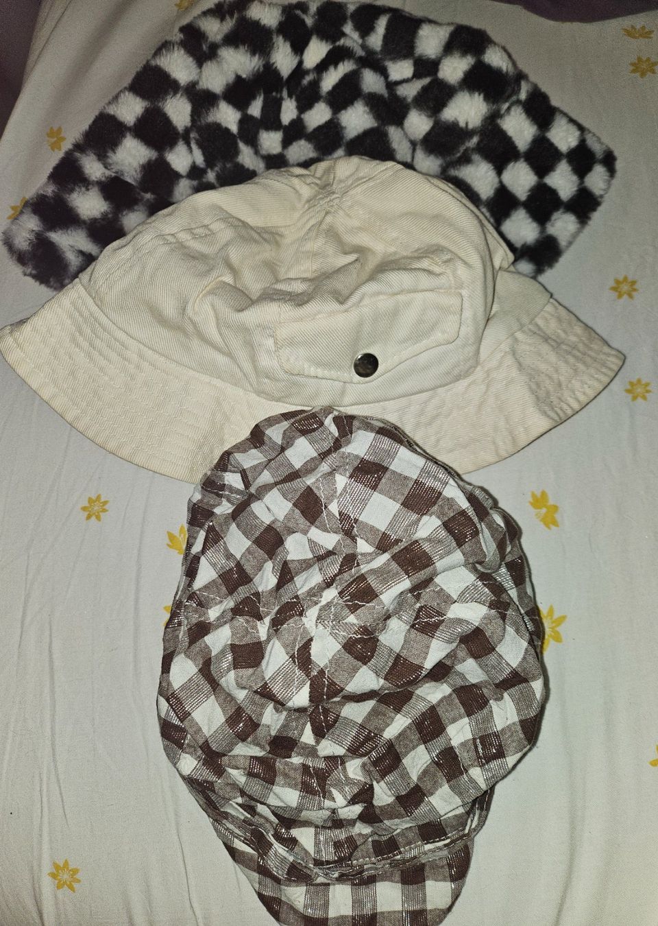 Chapeaux, bonnets & casquettes: Set: Mützen hell – D'occasion à Thun par Shame