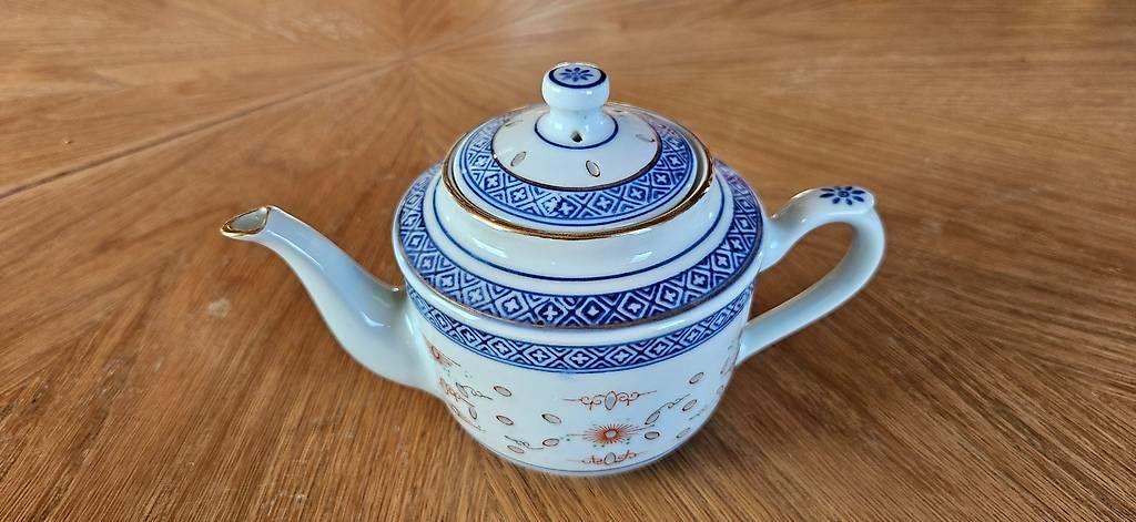 Set di piatti: Teegeschirr – Usato da St. Pelagiberg venduto da cla_2ngw 3