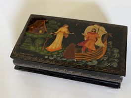 Alte russische Lackschatulle aus Mstra - signiert