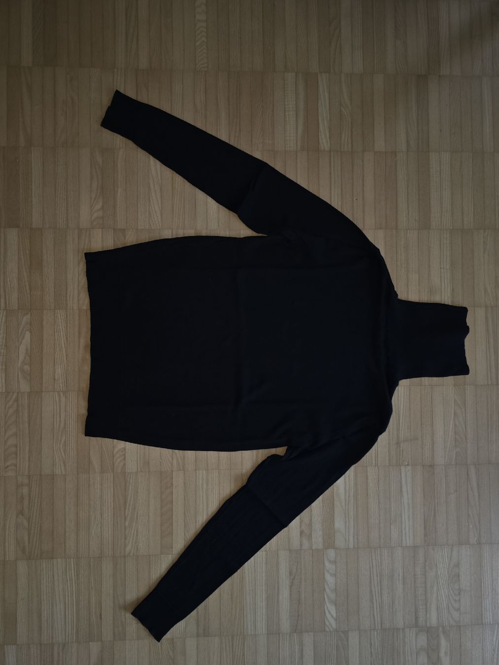 Maglioni & Felpe: Schwarzer Rollkragenpullover, Grösse S – Usato da St. Gallen venduto da A.W.128
